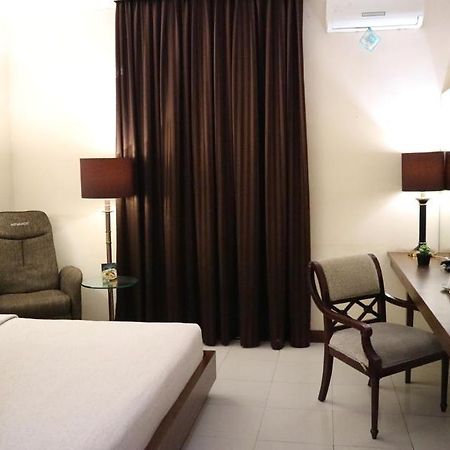 Excellent Seven Boutique Hotel Бандунг Экстерьер фото