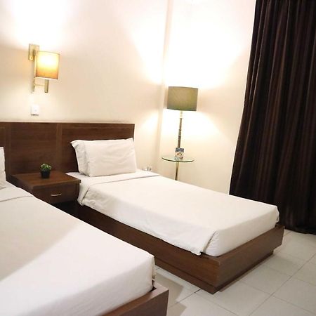 Excellent Seven Boutique Hotel Бандунг Экстерьер фото