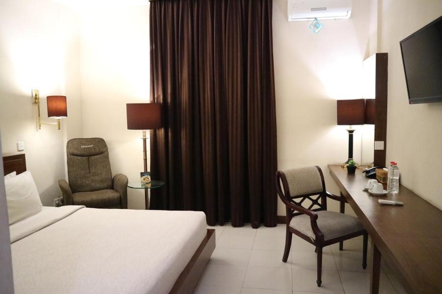 Excellent Seven Boutique Hotel Бандунг Экстерьер фото