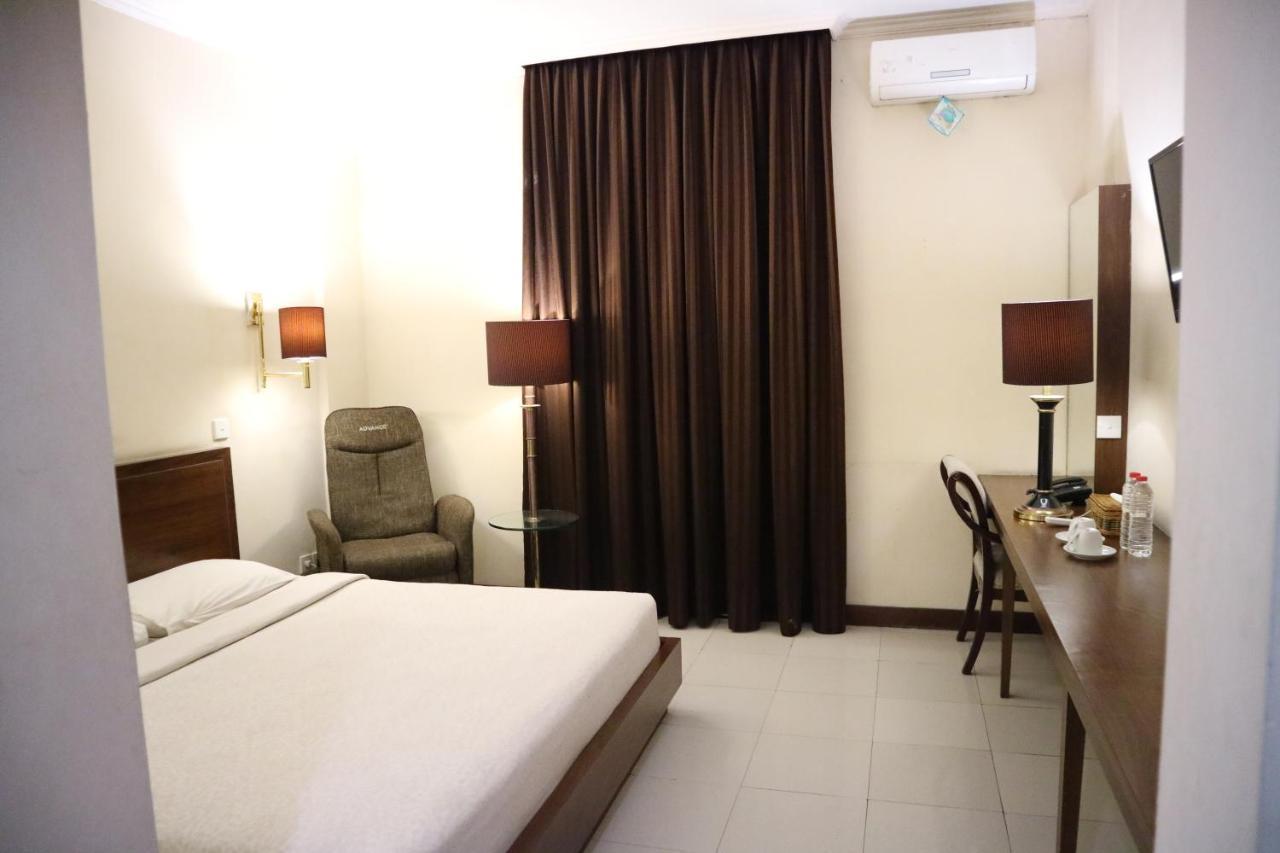 Excellent Seven Boutique Hotel Бандунг Экстерьер фото