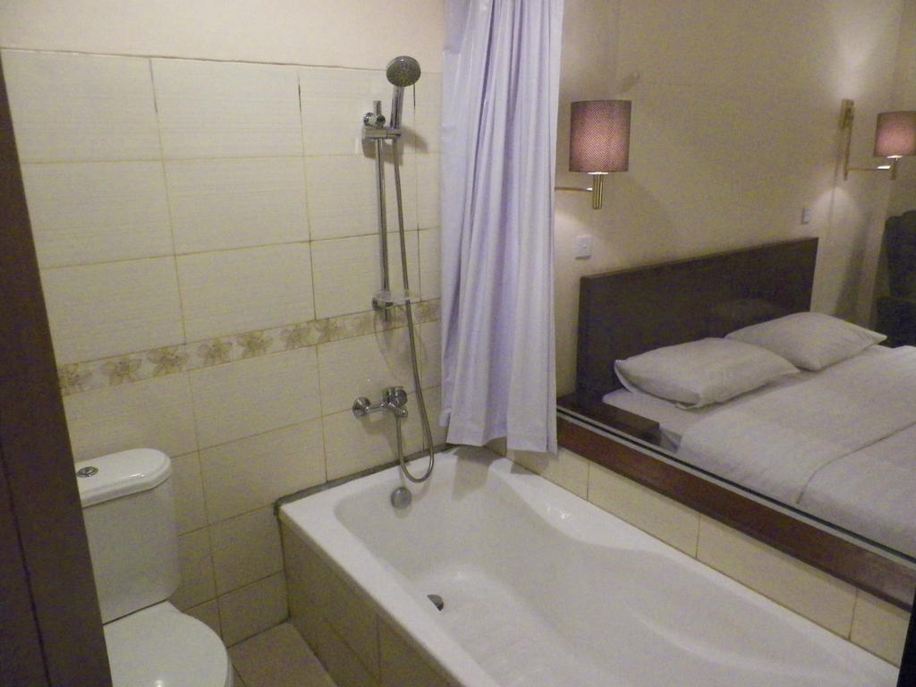 Excellent Seven Boutique Hotel Бандунг Номер фото