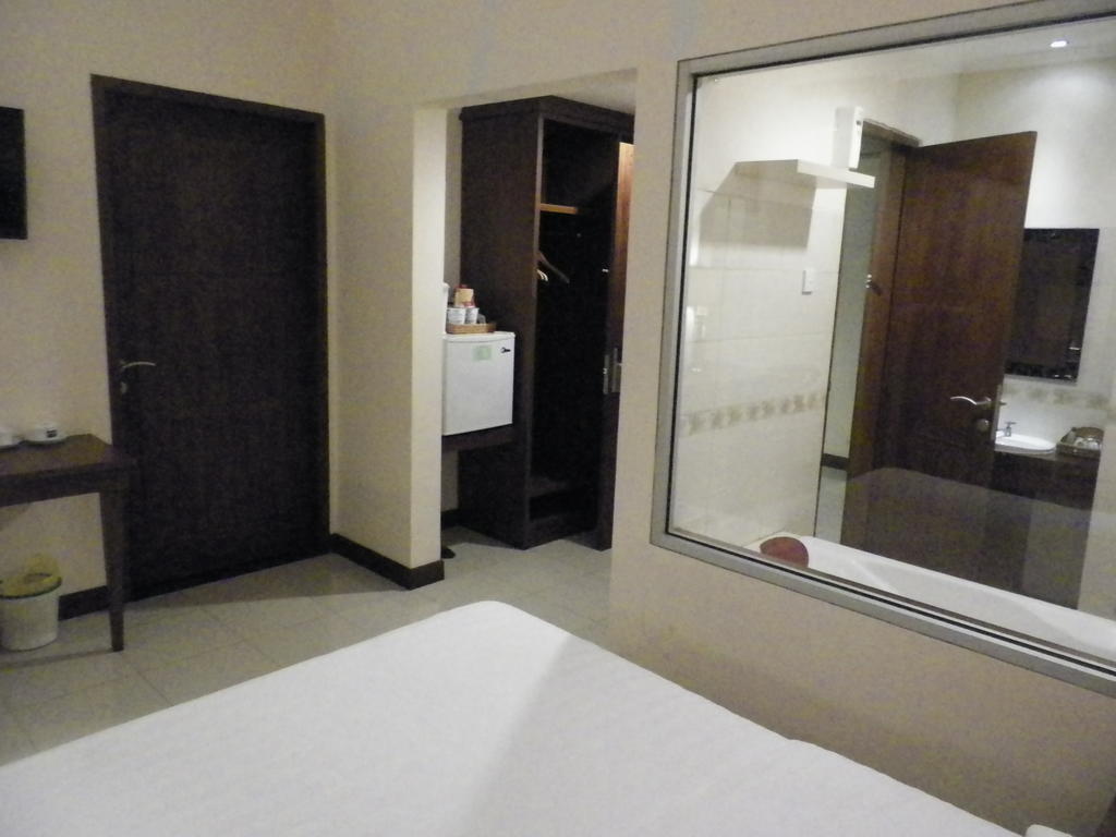 Excellent Seven Boutique Hotel Бандунг Номер фото