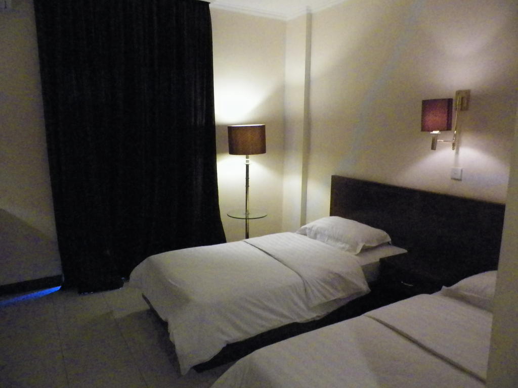 Excellent Seven Boutique Hotel Бандунг Номер фото