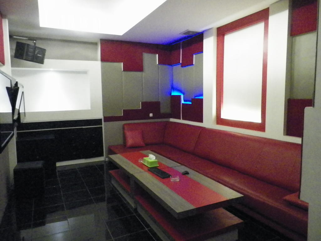 Excellent Seven Boutique Hotel Бандунг Экстерьер фото