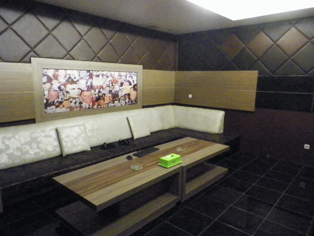 Excellent Seven Boutique Hotel Бандунг Экстерьер фото